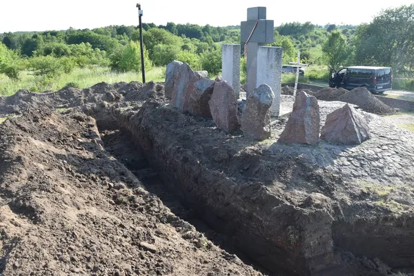 Волинські археологи допомогли знайти братську могилу жертв трагедії Гути Пеняцької (фото)
