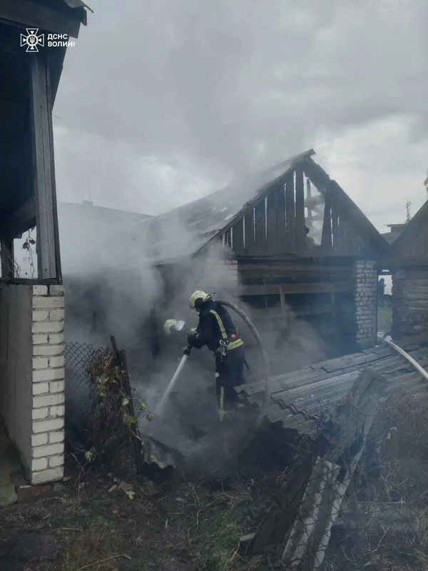 На Волині за добу спалахнуло дві будівлі