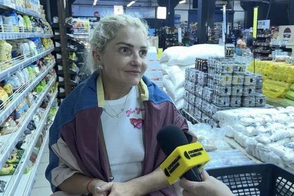 Покупчиня Олена
