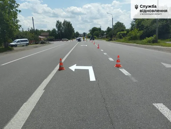 На Волині поновлюють розмітку на дорогах (фото)