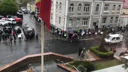 Хочуть працювати: підприємці прийшли під стіни Луцькради з протестом (фото, відео)
