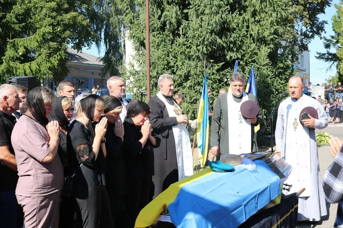 На Волині в останній земний шлях провели Героя Віталія Новосада (фото)