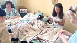 Мами та дружини полеглих воїнів з Волині вишивають майже стометровий «Рушник Пам’яті» (відео)