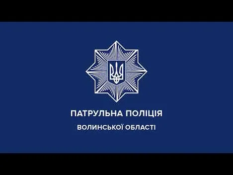 Миттєва карма: на Волині водій обігнав авто патрульних на переході (відео)
