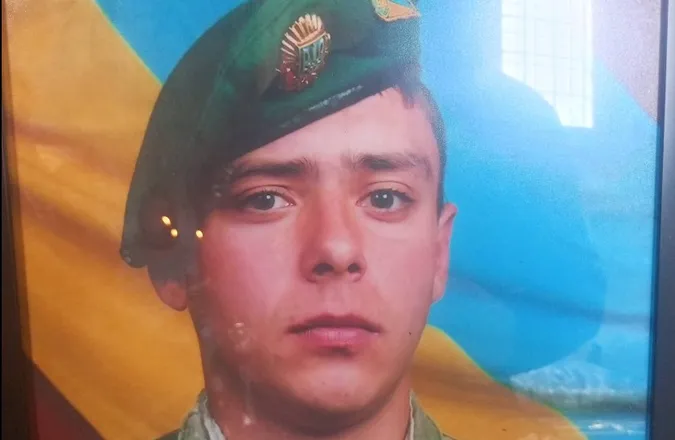 Помер від важкої хвороби: на Волині поховали ветерана Романа Шнита (фото)