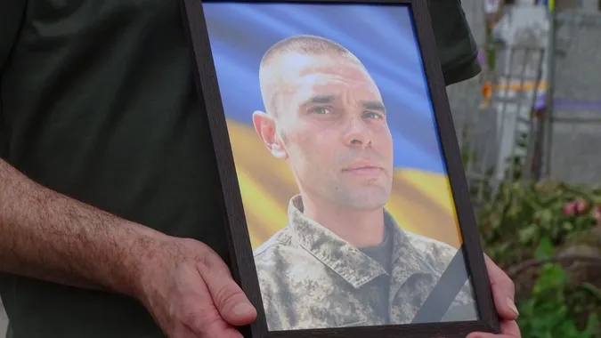 На Волині попрощалися із 43-річним десантником Сергієм Остапуком (фото)