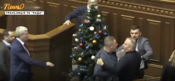«Махач» у Верховній Раді: Гузь напав на Шуфрича (відео)