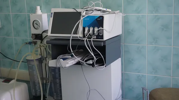 «Ми божевільні, ненормальні люди», або Які вони – будні луцьких медсестер (репортаж, фото 18+)