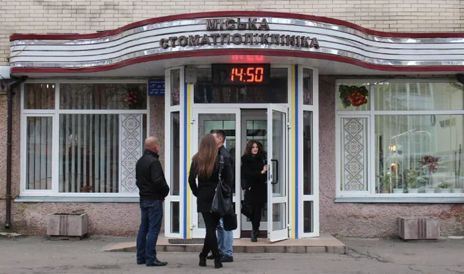«Доходи збільшилися»: очільник луцької стоматполіклініки прозвітував за пів року роботи (відео)