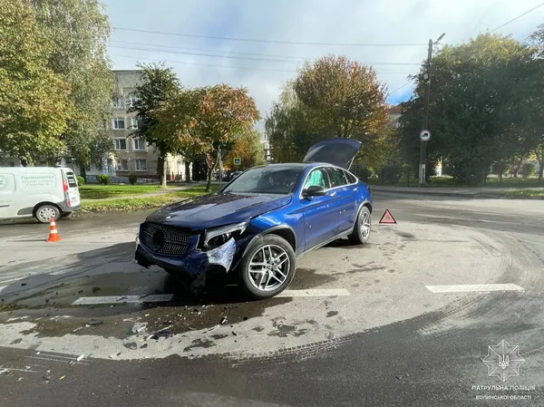 На проспекті Молоді у Луцьку не розминулися три автівки (фото)