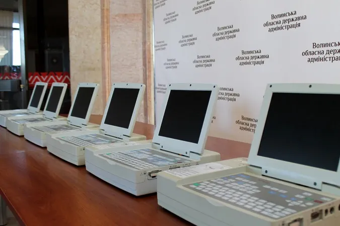 Швеція передала Волині шість електрокардіографів для медзакладів (фото)