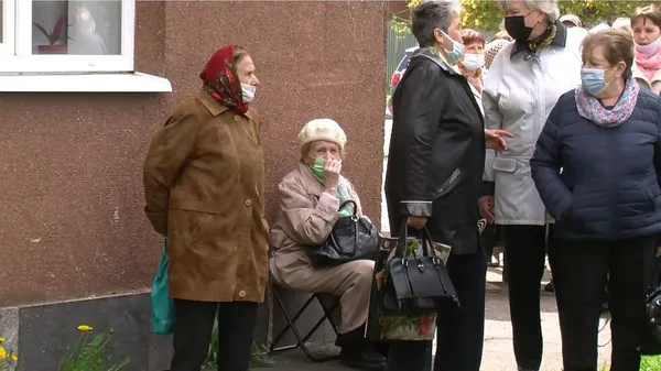 У Луцьку – довжелезні черги на переоформлення субсидій (фото)