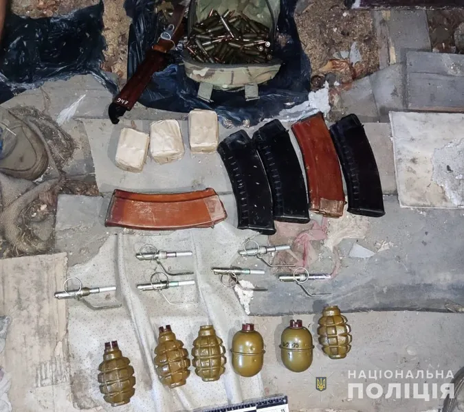 Волинянин зберігав удома понад 600 набоїв до «калаша» та шість гранат (фото)