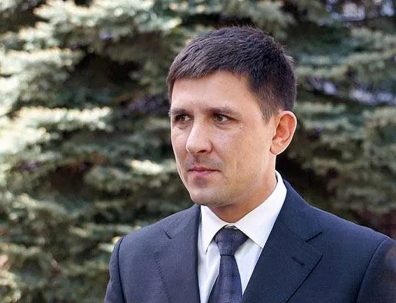У Луцьку слідчого-хабарника посадили під домашній арешт (фото, відео)