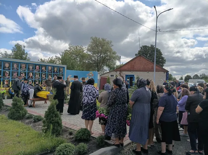 На Волині попрощались із 44-річним Героєм Олександром Нікітіним (фото)