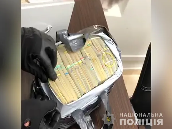 У Києві вилучили 400 тисяч доларів США «воровського общака»