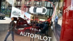 Оприлюднили проморолик першого автопілота Tesla