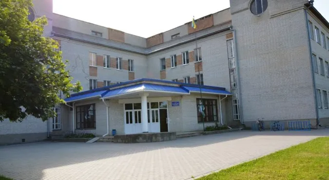 У Луцьку вирішують долю аварійної школи 
