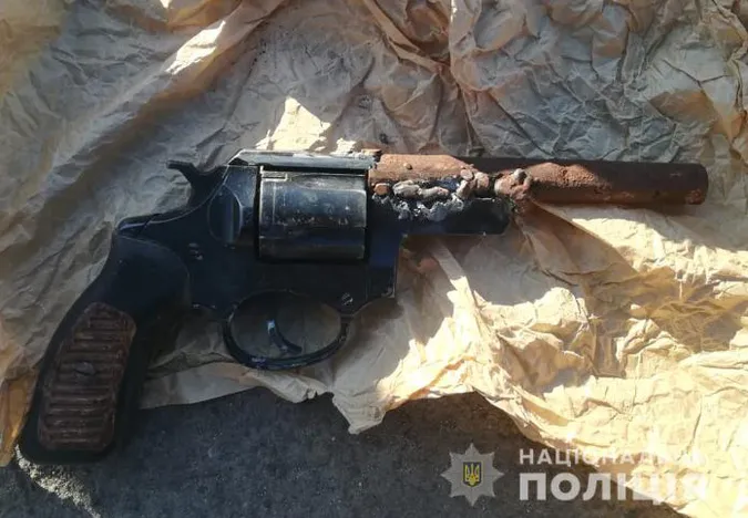 Біля Луцька розгулював чоловік з револьвером