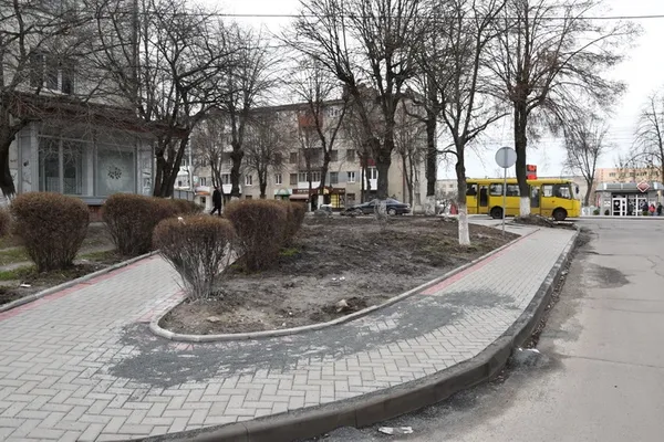 Як у Луцьку ремонтують прибудинкові території (фото)