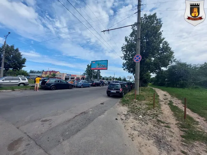 У Луцьку муніципали виписали понад 150 штрафів водіям біля авторинку (фото)
