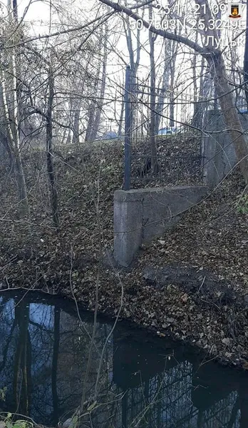 У Луцьку муніципали звільняють береги Сапалаївки від незаконних парканів (фото)
