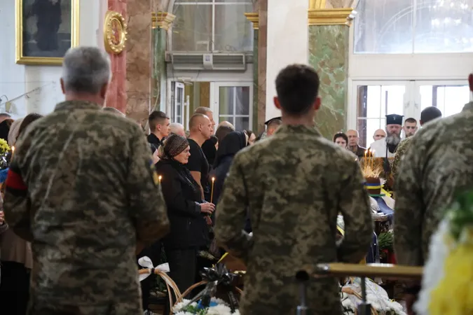 Небо плакало: у Луцьку відбулося прощання з трьома Героями Євгенієм Садовським, Олегом Чернюком та Олександром Смалюхом