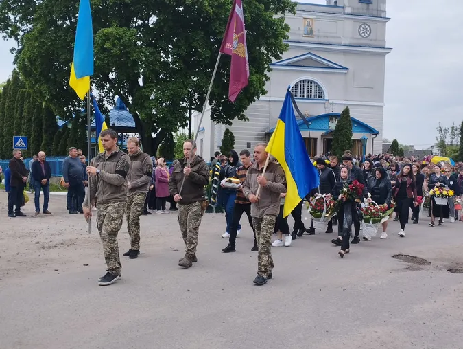 У Шацькій громаді поховали Героя Владислава Наумича (фото)