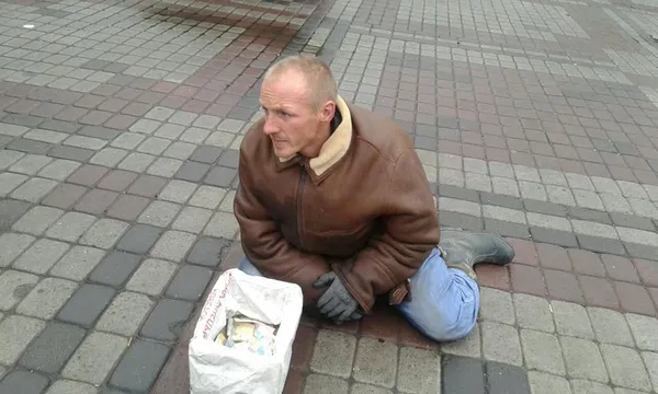 У Луцьку чоловік прикидався безногим та просив милостиню (фото)