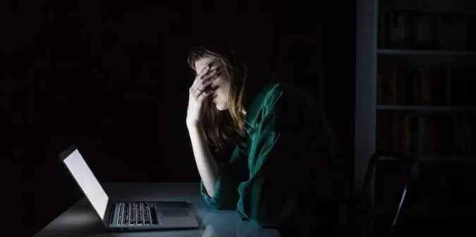 Чому з'являється нічна сухість очей і як від неї позбутись