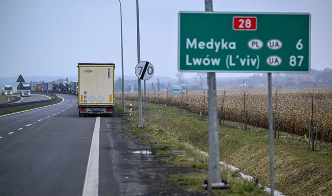 Польські фермери відновлюють блокаду вантажного руху на кордоні з Україною
