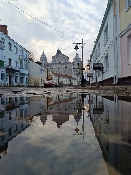 У мережі показали неповторні світлини «віддзеркаленого» Луцька (фото)