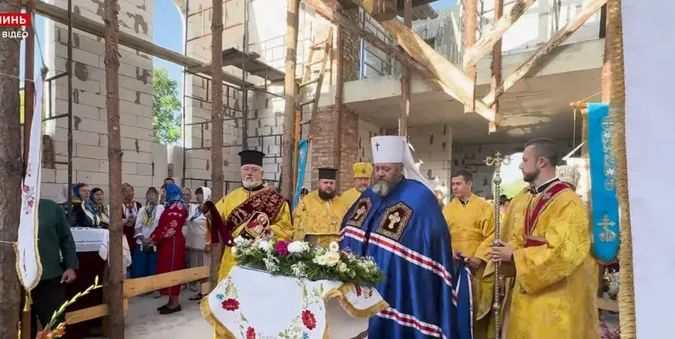 У селі Велимче заклали капсулу у фундамент нової церкви ПЦУ (відео)