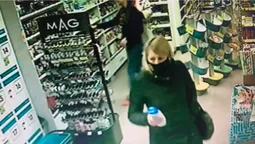 У Луцьку жінка платила в магазинах знайденою банківською карткою (відео)