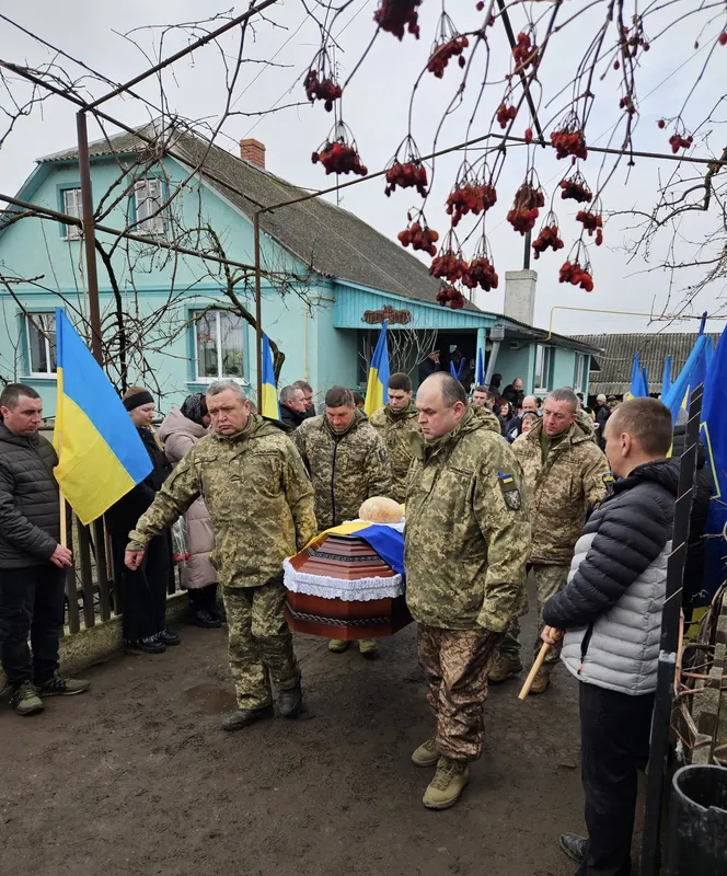 У громаді на Волині попрощалися із захисником Володимиром Силкою (фото)