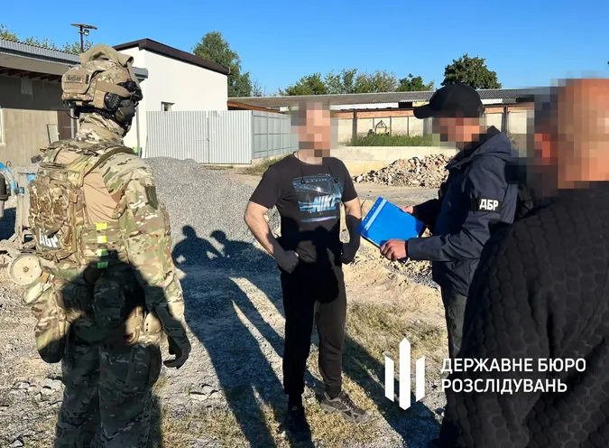 По всій Україні стартували обшуки ДБР серед військових, які формально служать (фото)