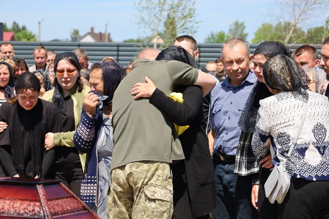 Біль і сльози: на Волині попрощалися з молодим снайпером Вітарієм Шереметою, який загинув на Харківщині