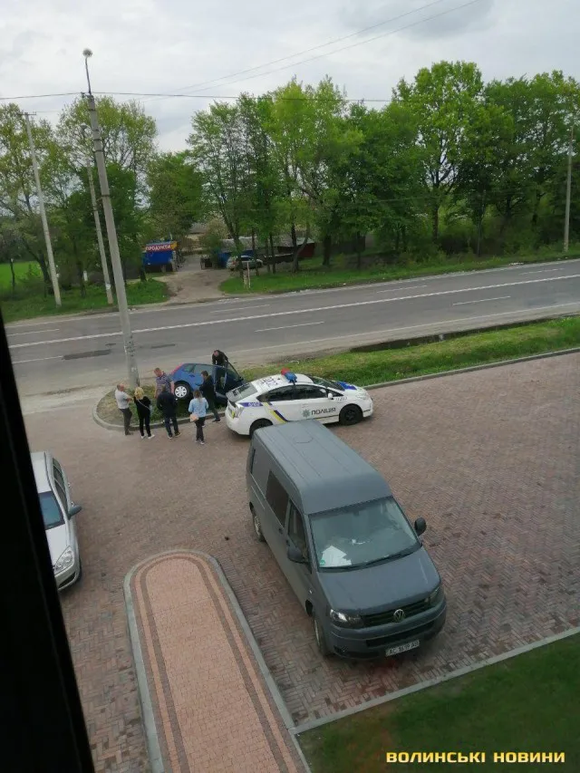 Неподалік Луцька автомобіль злетів у кювет