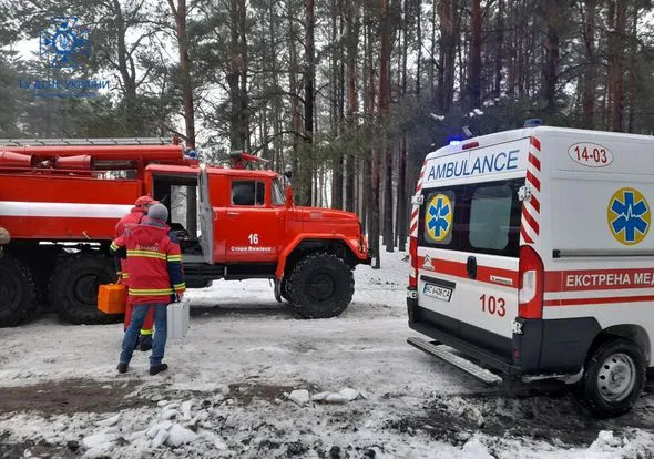 «Швидка» застрягла: на Волині фельдшера везли на виклик пожежним автомобілем (фото)