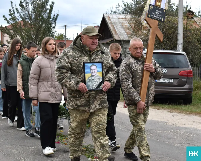 Повернувся не на весілля, а на свій похорон: на Волині попрощалися з капітаном волинської «сотки»