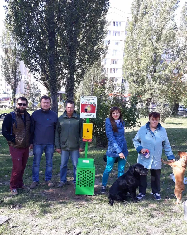За луцьким РАЦСом встановили зоокомплекс для песиків