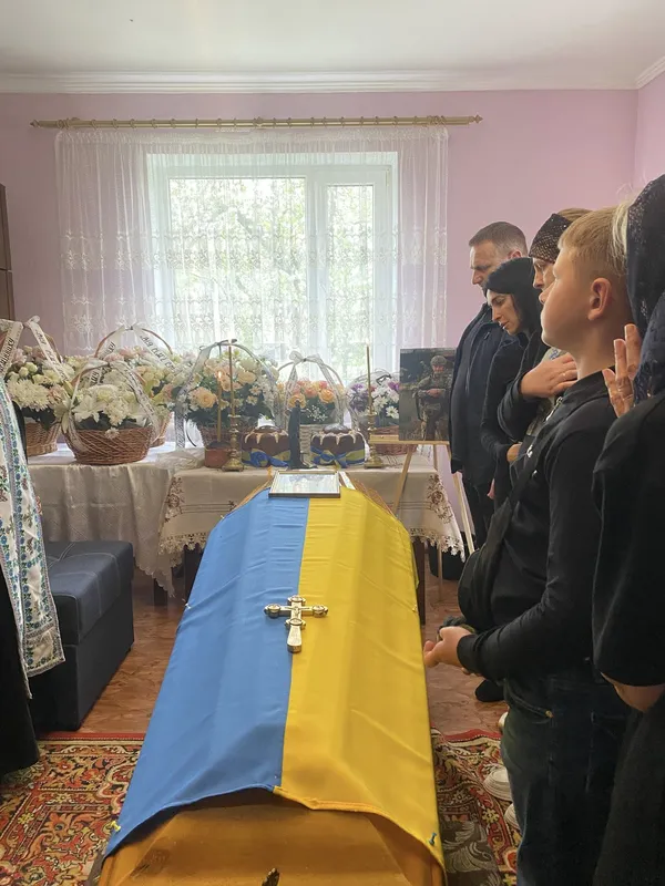 Зовсім юний: у Луцькому районі попрощалися із воїном Романом Романюком (фото)