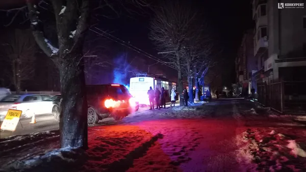 У Луцьку аварія на проспекті Перемоги: зіштовхнулись тролейбус та бус (фото)