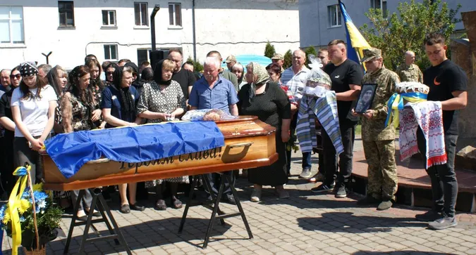 789 днів очікування: Рожище попрощалося з 21-річним кулеметником Іваном Бречком (фото)