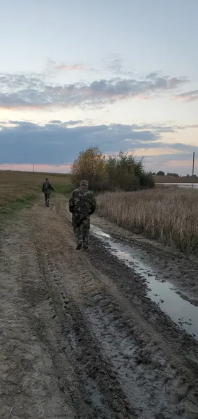 Волинські екоінспектори зловили браконьєра та палійку трави (фото)