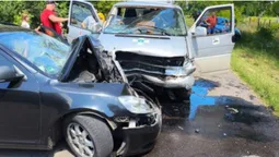 Аварія на Ковельщині: рятувальники витягли чоловіка з деформованого авто (фото)