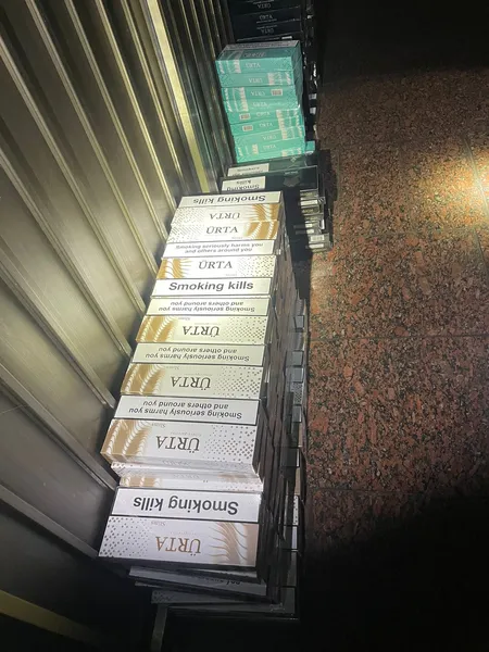 Хвостатий волинський митник винюхав «заникані» цигарки у поїзді до Польщі