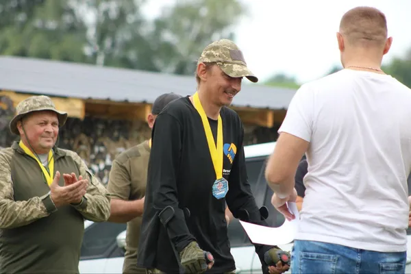 «Не зі зброєю, а з вудками в руках»: на Волині провели чемпіонат з риболовного спорту серед ветеранів (фото)