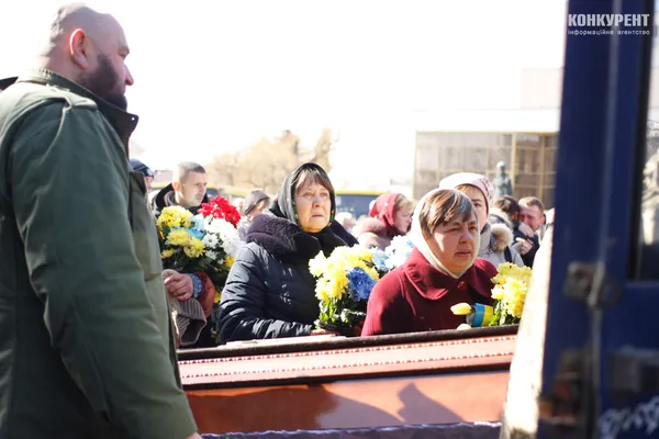 У Луцьку попрощалися із Героями, які загинули внаслідок авіаудару по аеродрому (фото)