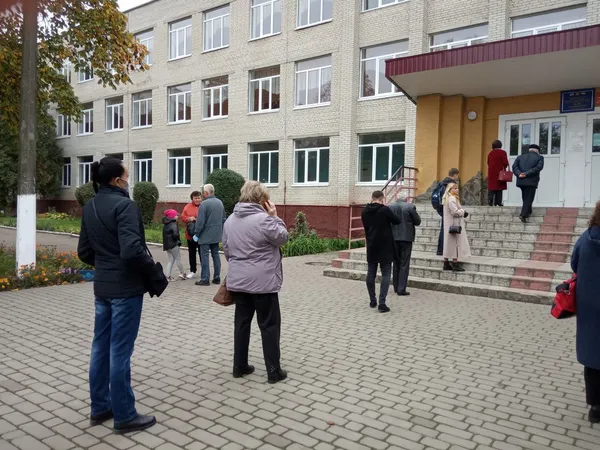 На Волині – недоступні приміщення та черги до дільниць (фото, відео)